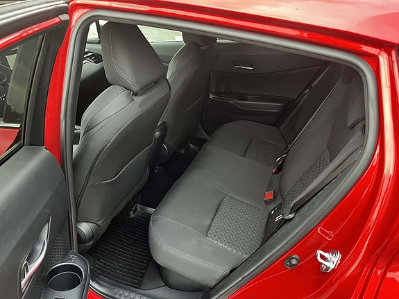 Toyota C-HR 8 of 11