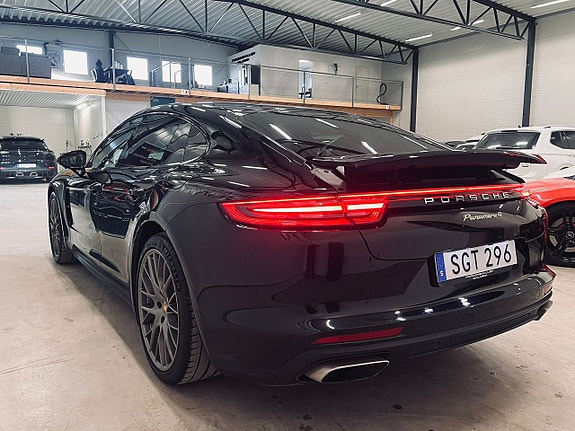 Porsche Panamera 4 5 of 5