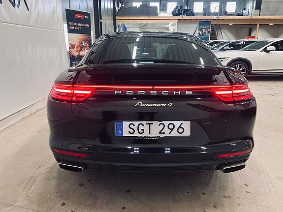 Porsche Panamera 4 4 of 5