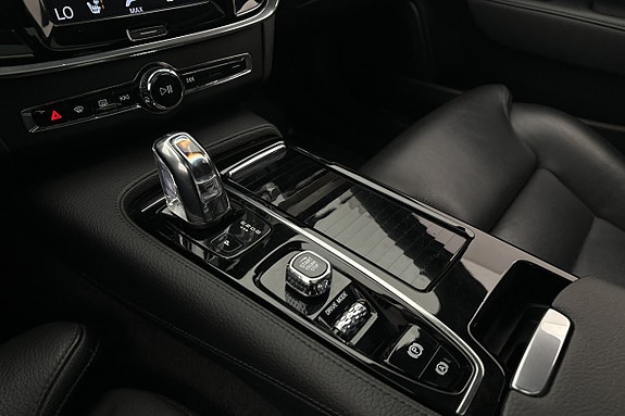 Volvo S90 26 of 30