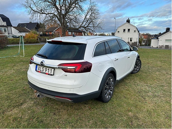 Opel Insignia 2 of 5