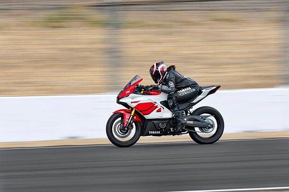 Yamaha R3 ABS 70th ANNIVERSARY A2 HOJ NYHET 9 of 11