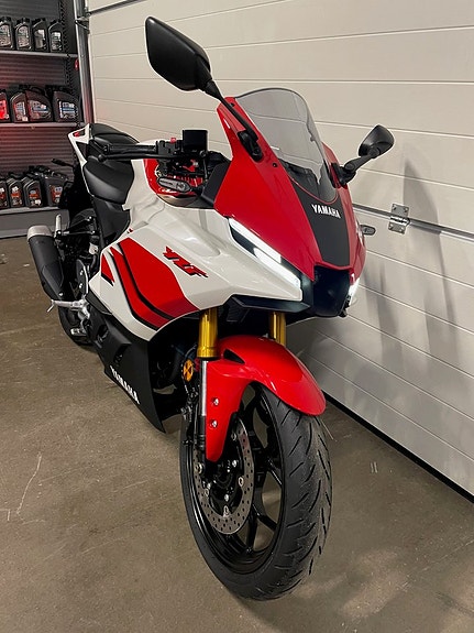 Yamaha R3 ABS 70th ANNIVERSARY A2 HOJ NYHET 2 of 11