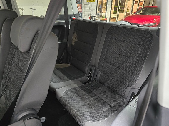 Volkswagen Touran 9 of 19