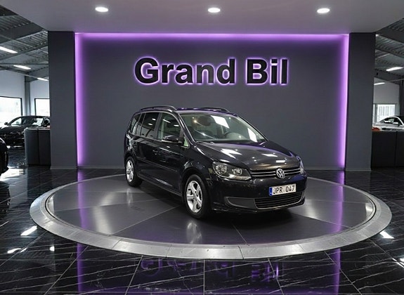 Volkswagen Touran 2 of 5