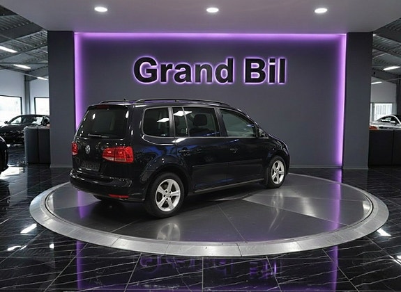 Volkswagen Touran 4 of 5