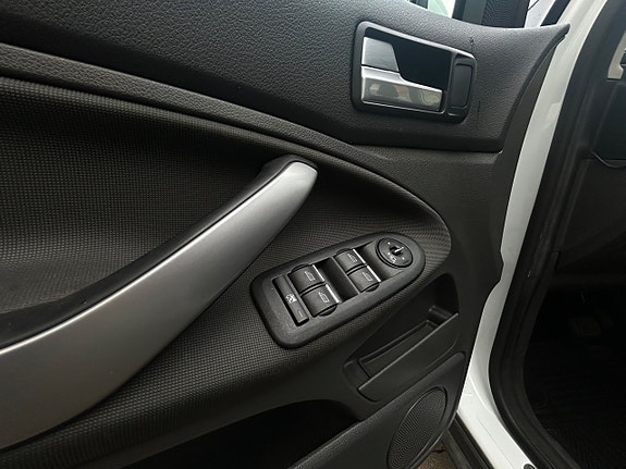 Ford Kuga 15 of 25