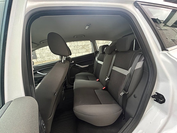 Ford Kuga 16 of 25