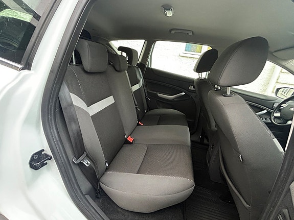 Ford Kuga 19 of 25