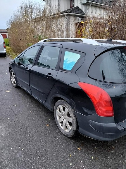 Peugeot 308 SW 4 of 5
