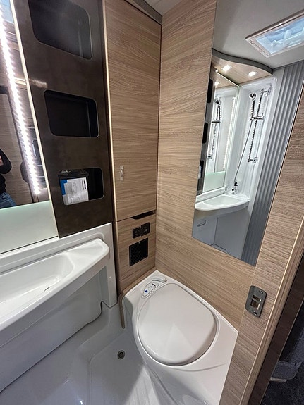Knaus VAN TI PLUS 650 MEG Platinum Selection 4x4 AUT - ALDE 12 of 30