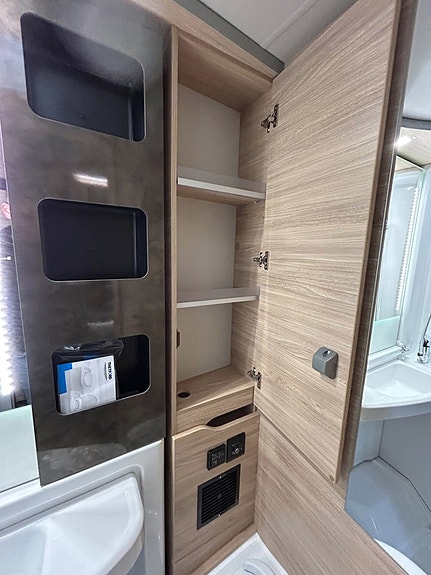 Knaus VAN TI PLUS 650 MEG Platinum Selection 4x4 AUT - ALDE 14 of 30