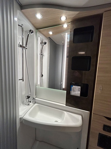 Knaus VAN TI PLUS 650 MEG Platinum Selection 4x4 AUT - ALDE 11 of 30