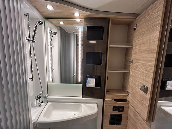 Knaus VAN TI PLUS 650 MEG Platinum Selection 4x4 AUT - ALDE 13 of 30