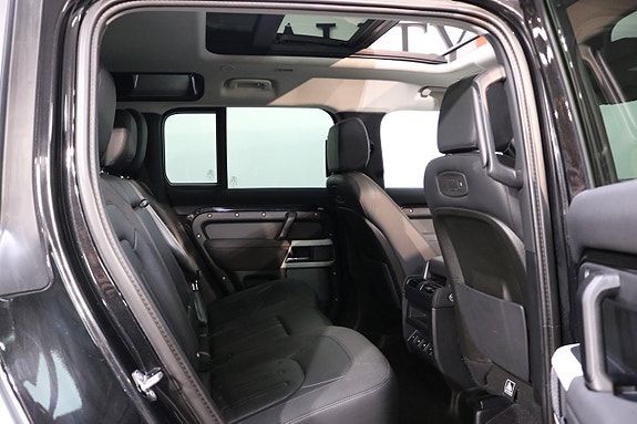 Land Rover Defender 110 14 of 25