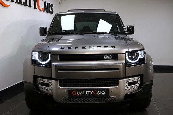 Land Rover Defender 110 5 of 5