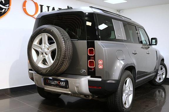 Land Rover Defender 110 23 of 25