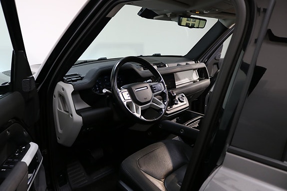 Land Rover Defender 110 8 of 25