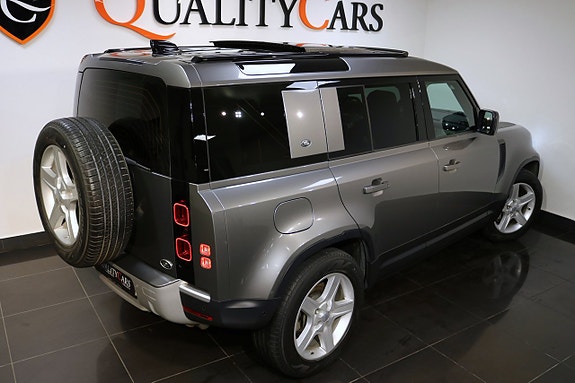 Land Rover Defender 110 18 of 25