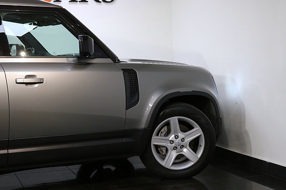 Land Rover Defender 110 15 of 25