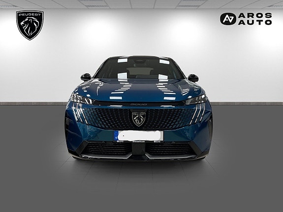 Peugeot e-3008 2 of 5