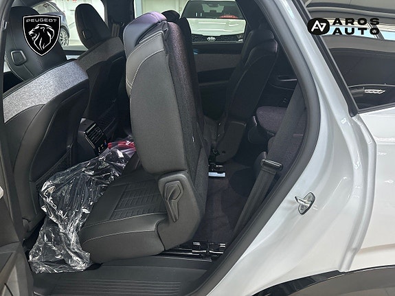 Peugeot e-5008 17 of 21