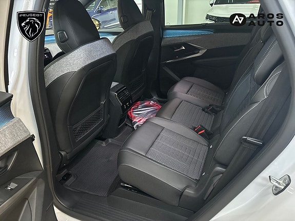 Peugeot e-5008 15 of 21