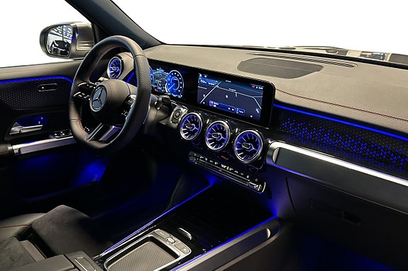 Mercedes-Benz EQB250+ 13 of 22