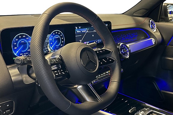 Mercedes-Benz EQB250+ 14 of 22