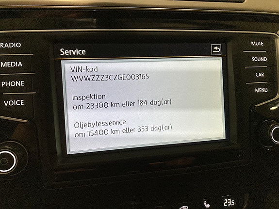 Volkswagen Passat 19 of 22