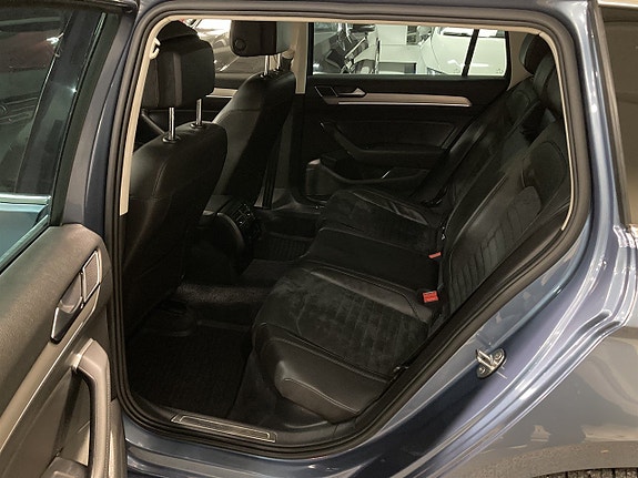 Volkswagen Passat 10 of 22
