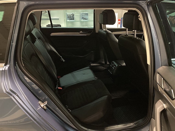 Volkswagen Passat 9 of 22