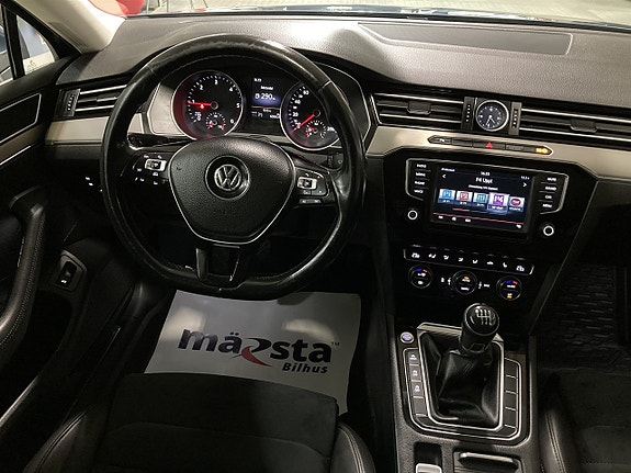Volkswagen Passat 14 of 22