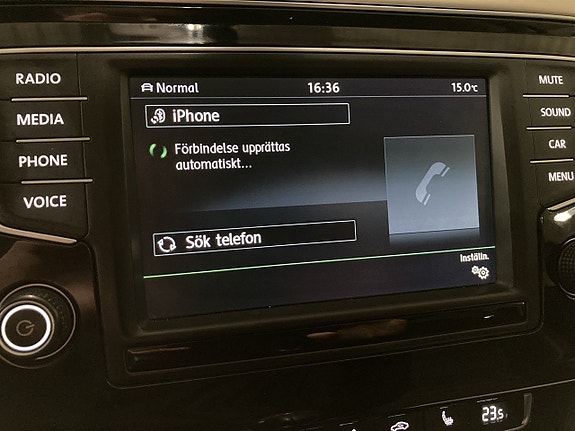 Volkswagen Passat 17 of 22