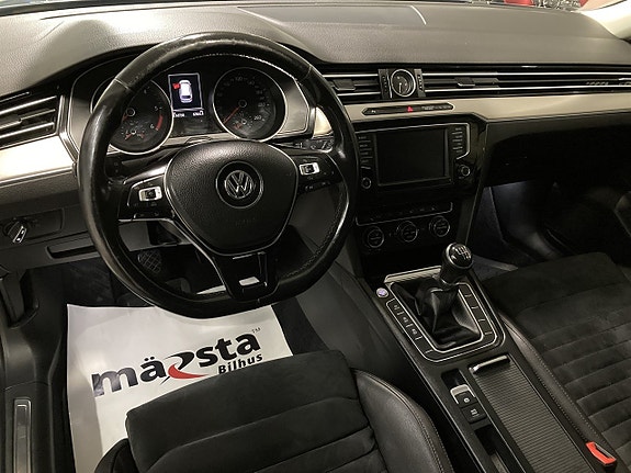 Volkswagen Passat 11 of 22