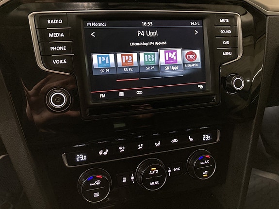 Volkswagen Passat 15 of 22