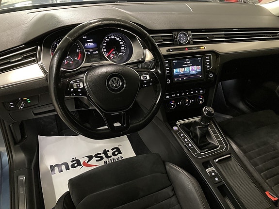 Volkswagen Passat 12 of 22