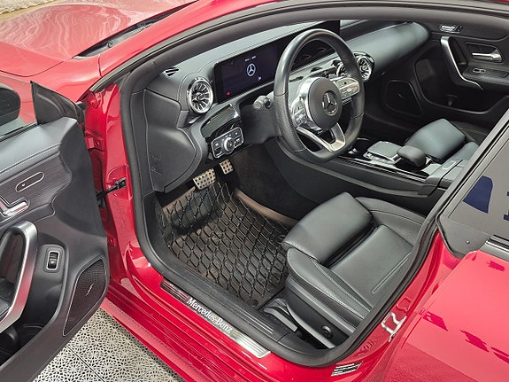 Mercedes-Benz CLA220 d 2 of 5