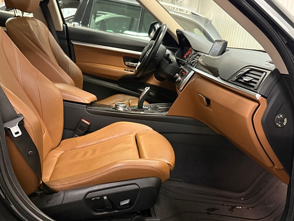 BMW 335i 24 of 27