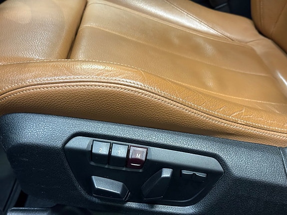 BMW 335i 9 of 27