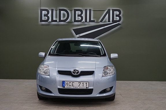 Toyota Auris 2 of 12