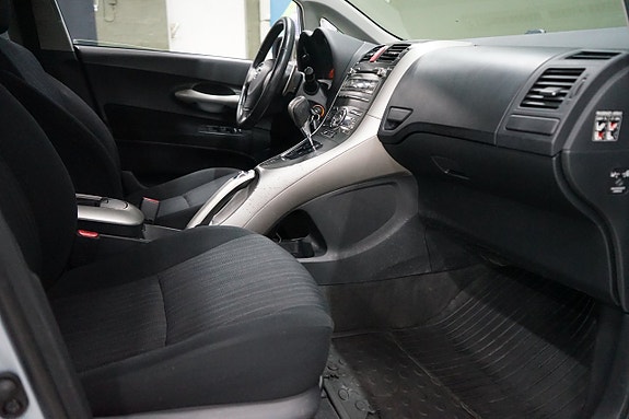Toyota Auris 9 of 12