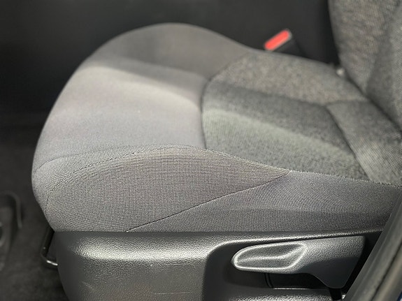 Toyota C-HR 17 of 26