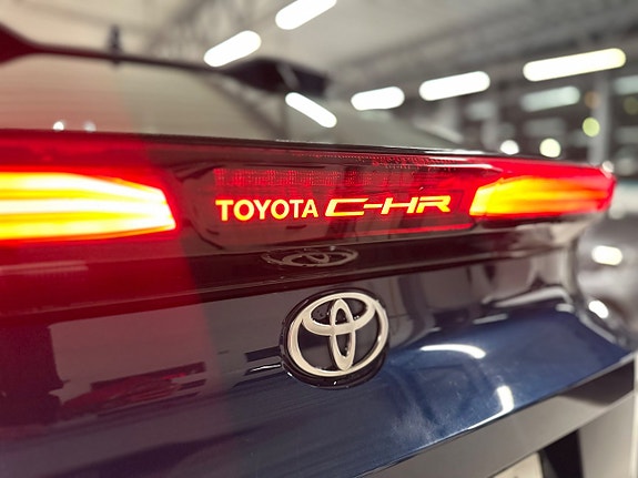 Toyota C-HR 6 of 26