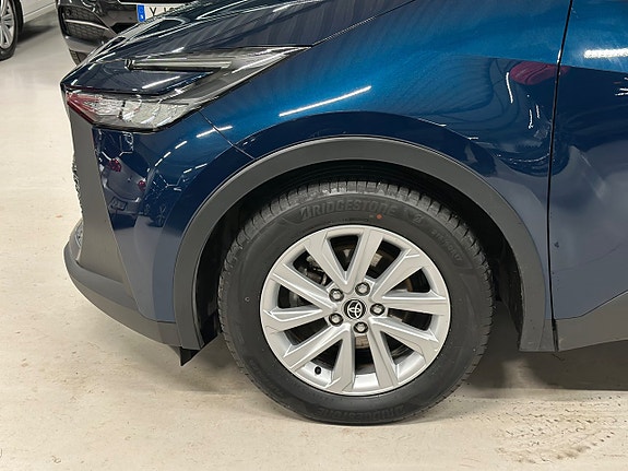 Toyota C-HR 4 of 26