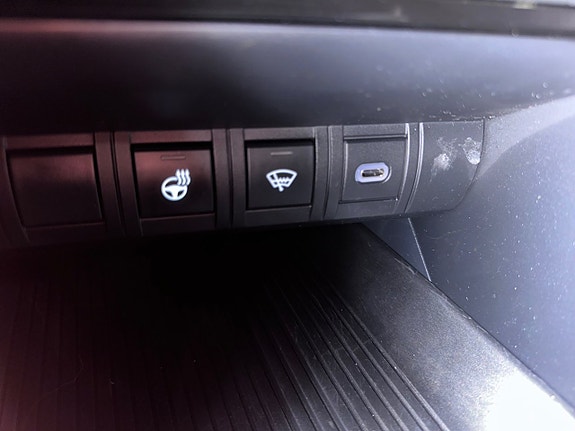 Toyota C-HR 21 of 26