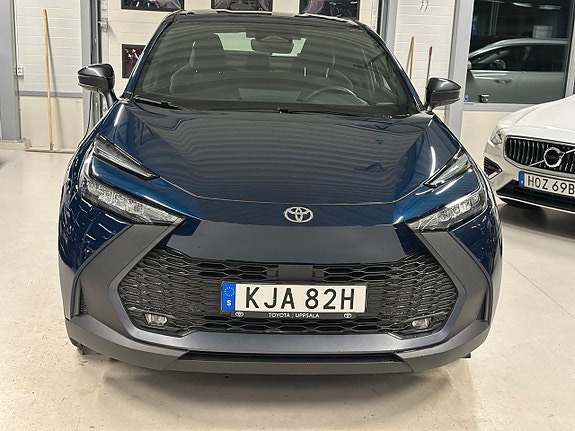 Toyota C-HR 2 of 26