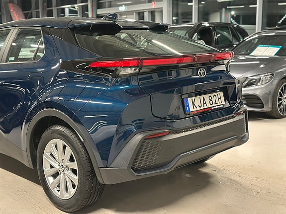 Toyota C-HR 7 of 26