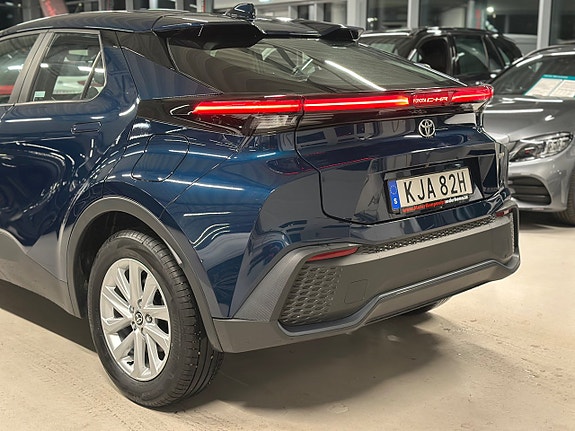 Toyota C-HR 8 of 26