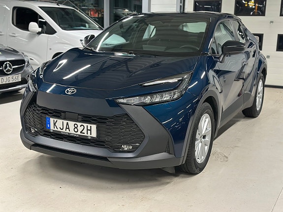 Toyota C-HR 3 of 26
